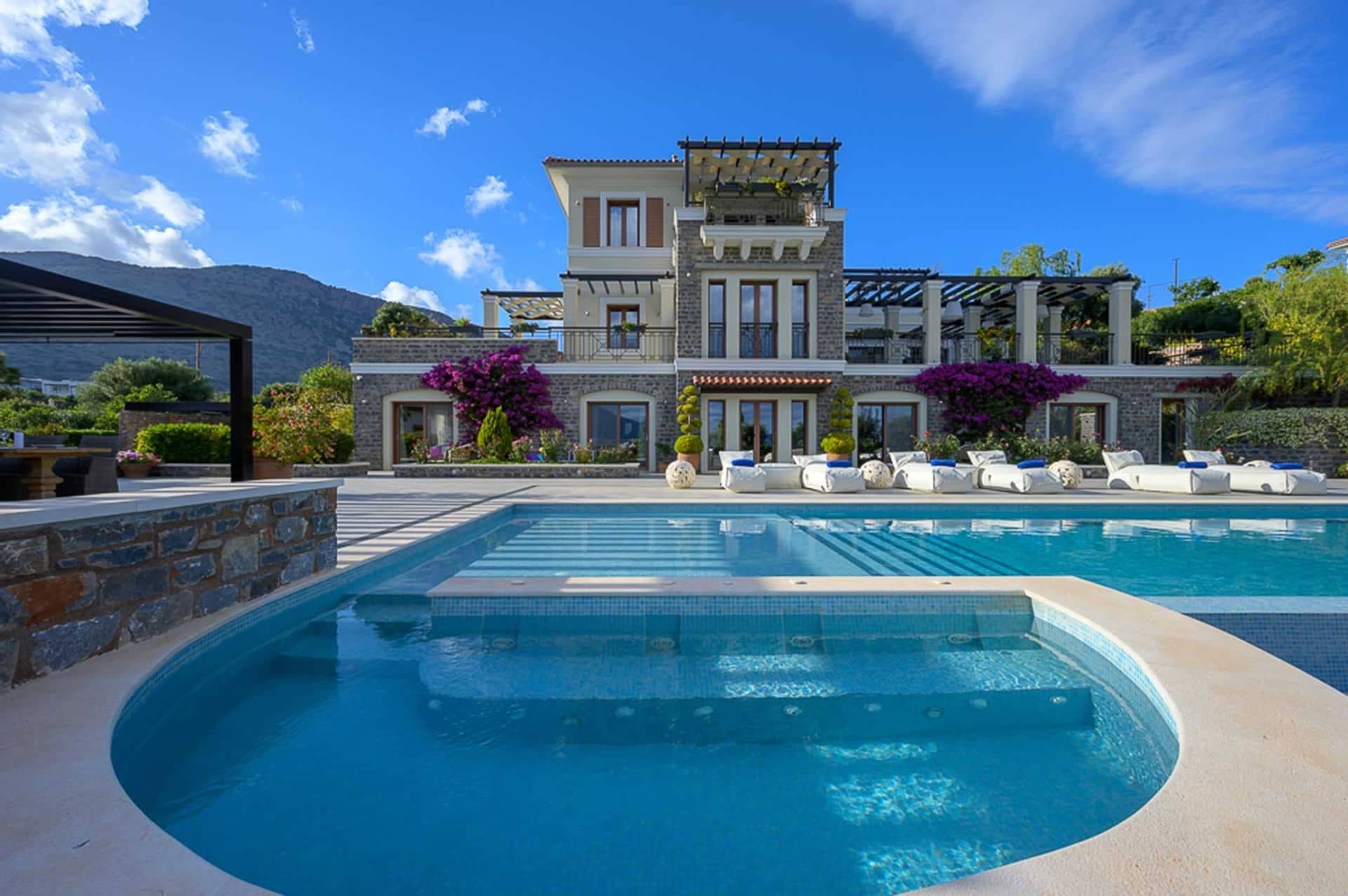 Hotel, Villa or Chalet